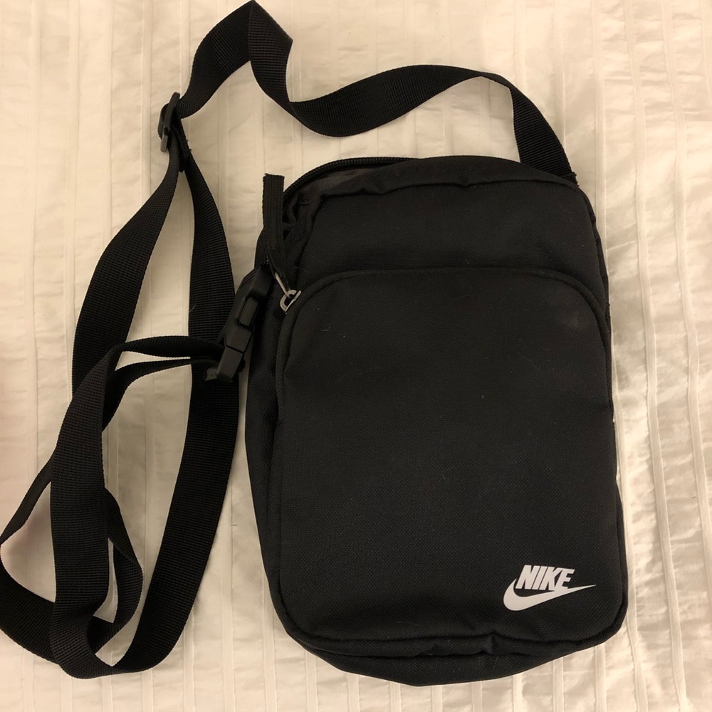 Nike heritage crossbody bag